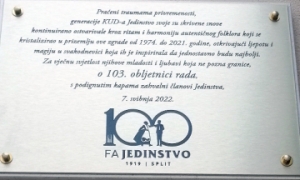 Spomen ploča Jedinstva: „Za vječnu svjetlost njihove mladosti i ljubavi koja ne pozna granice...”